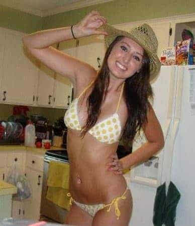 magnifique jeune fille de 20 ans et ses selfies orgasmiques