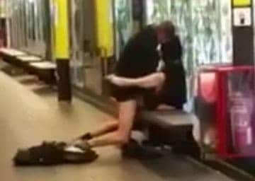 baisée par un inconnu dans le métro tous les jours