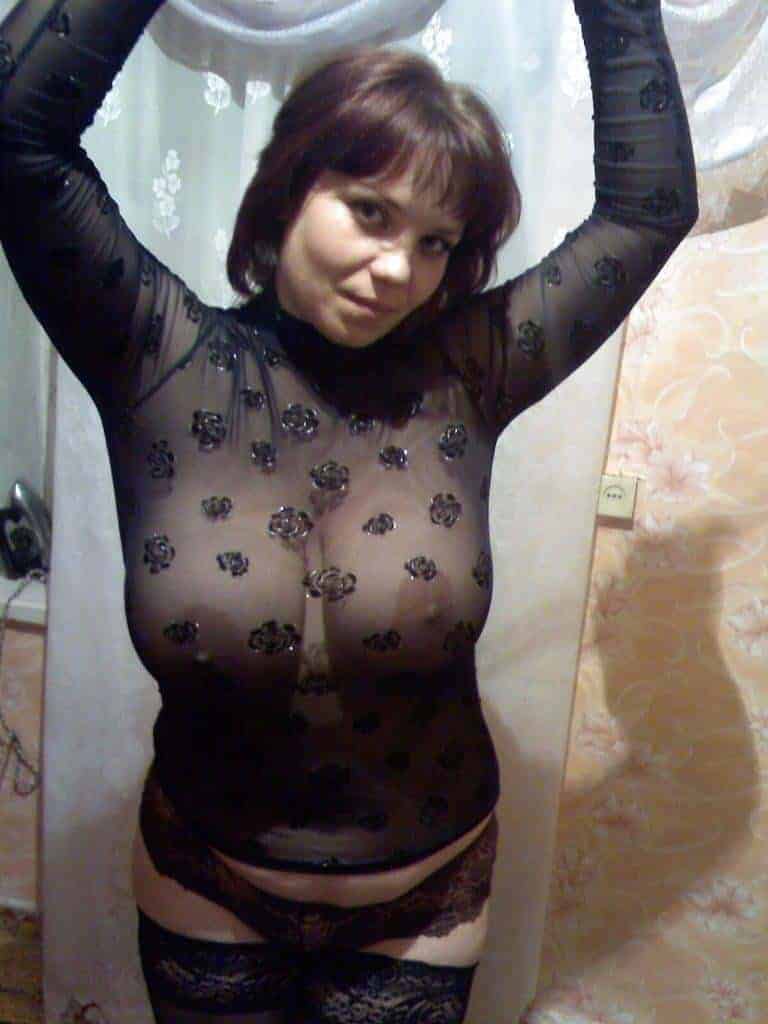 on veut de la milf bien cochonne qui aime se montrer bien ouverte