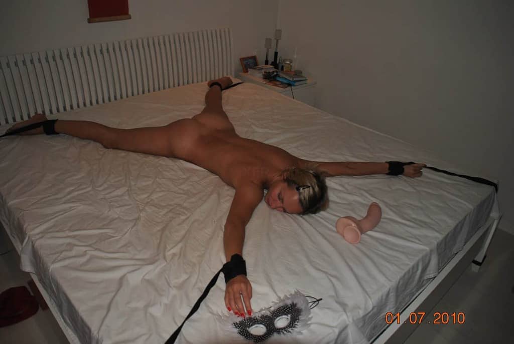 blonde sexy suce toujours et joue les soumises avec son mec tbm