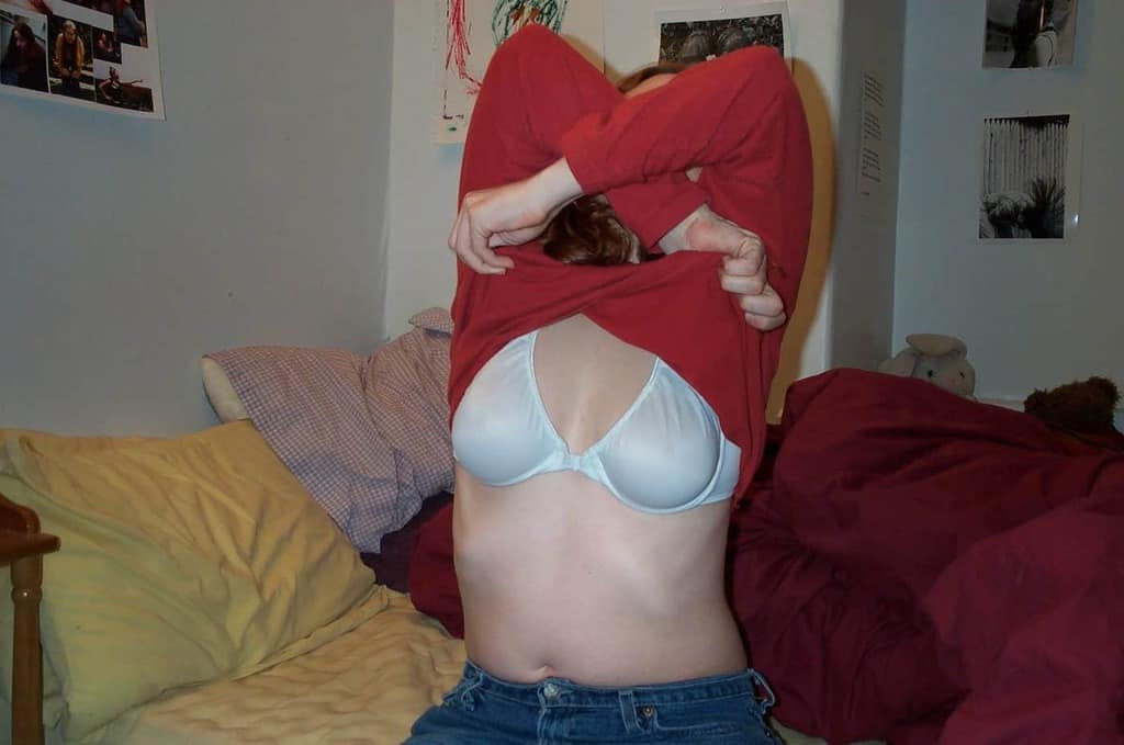 jeune, jolie, charnue et gourmande de sexe pour une semaine très chaude