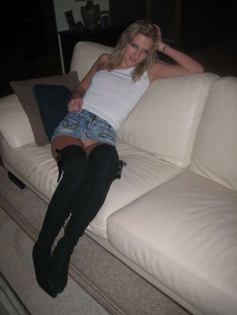 série : couple amateur se dédice à baiser devant vous et veut des commentaires