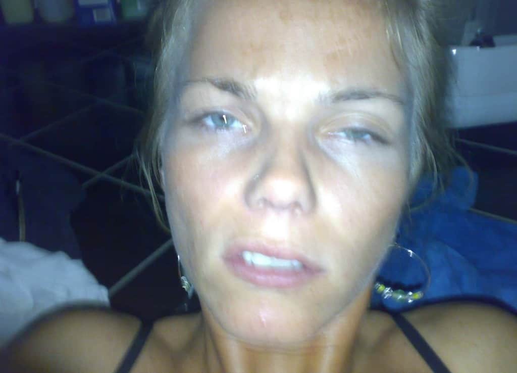 coquine blonde aime sucer et se prendre des giclées de foutre chaudes